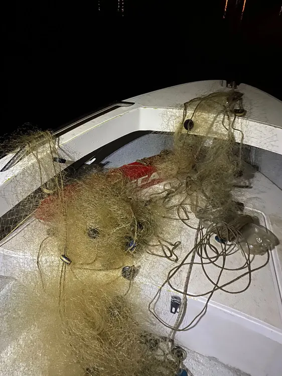 Calamuchita: fuerzas de seguridad detectaron red de pesca ilegal en Embalse, entre Villa Rumipal y Villa del Dique