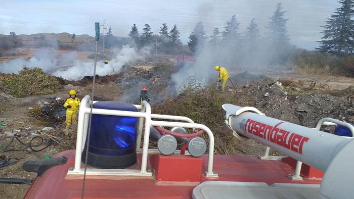 Bomberos en Cerro Pistarini 05