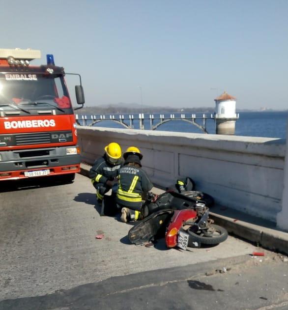 choque moto vertedero embalse 1
