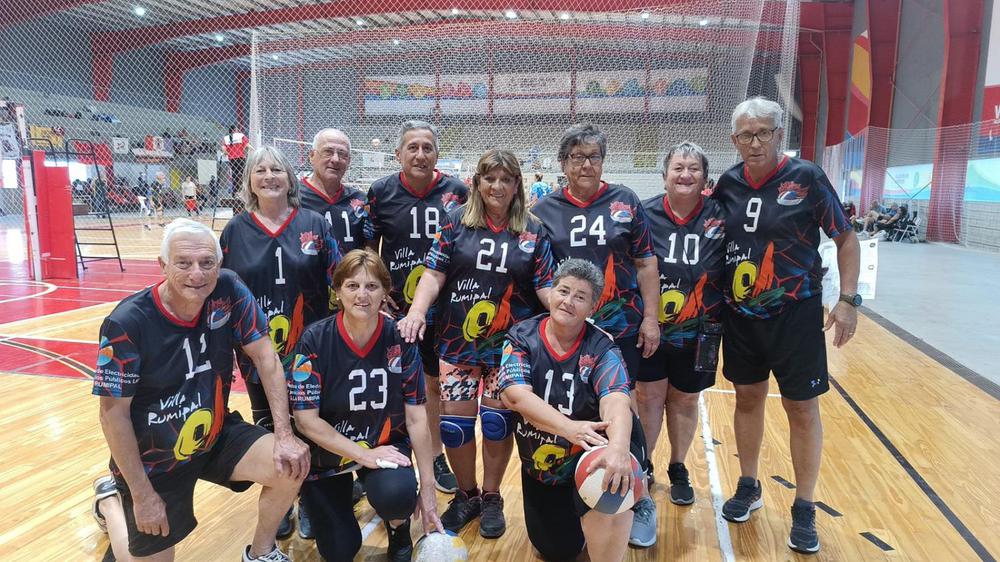 Newcom El deporte que revitaliza a los adultos mayores en Villa Rumipal (3)