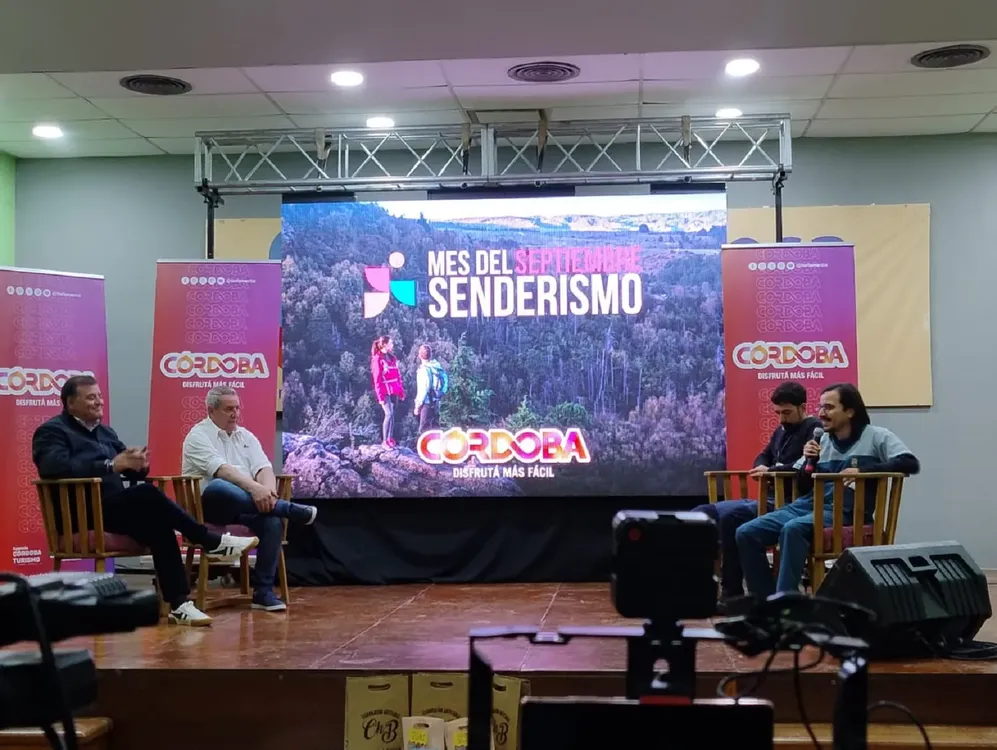 lanzamiento mes del senderismo 2024 calamuchita