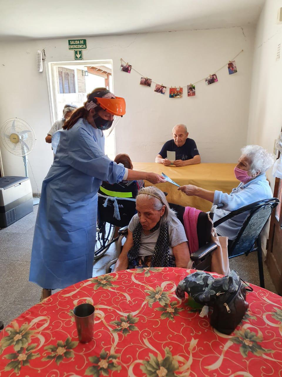 vacunacion geriatricos calamuchita covid-19