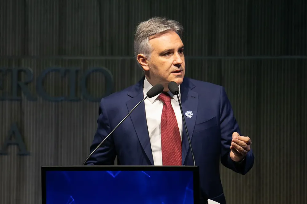 Martin Llaryora propone crear una policía municipal entrenada en el uso de armas no letales