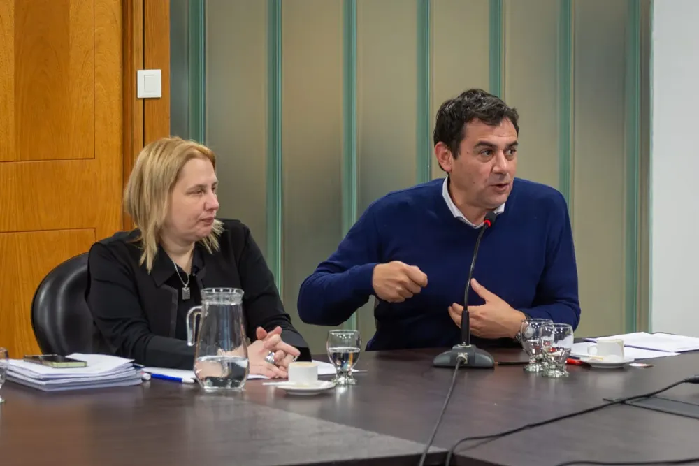 7e8cb0d7-f275-476d-b509-e256e291d950