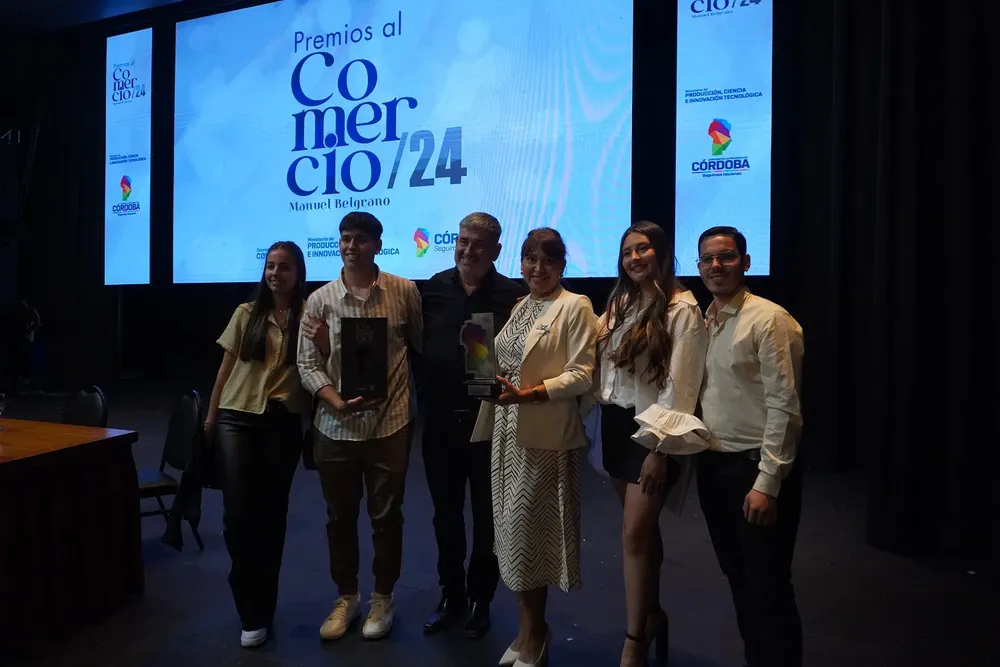 La familia de Von König luego de recibir el premio