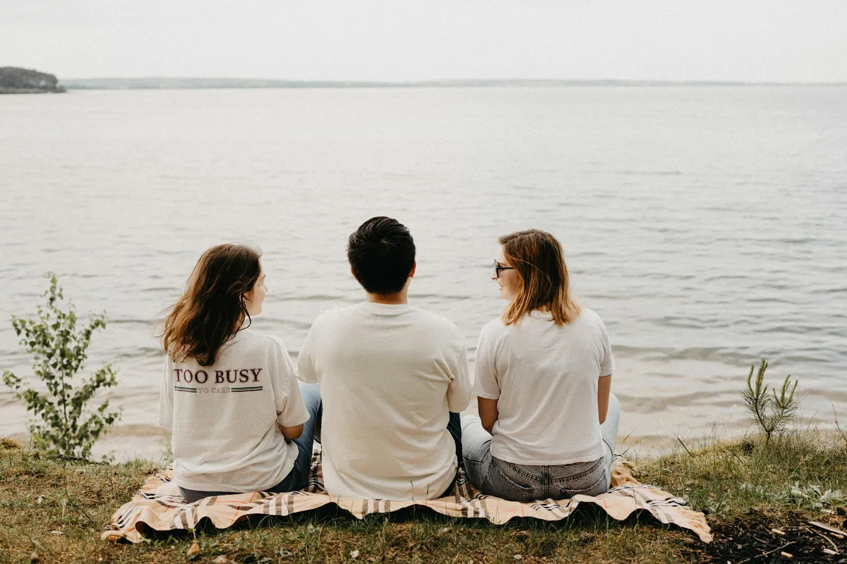 jovenes hablando calamuchita