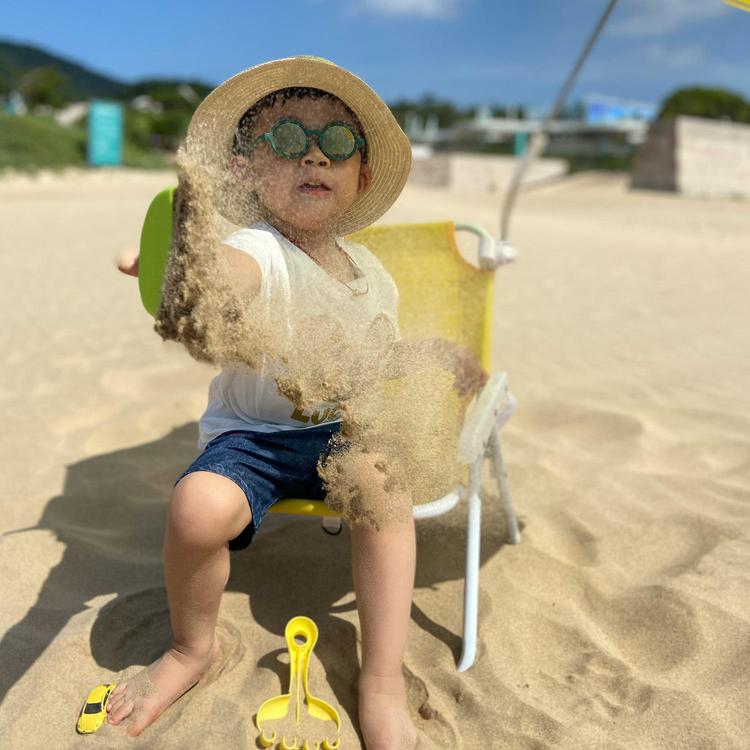 cuidado de los ojos de los niños en el río Calamuchita cuidado de los ojos de los niños en el río Calamuchita