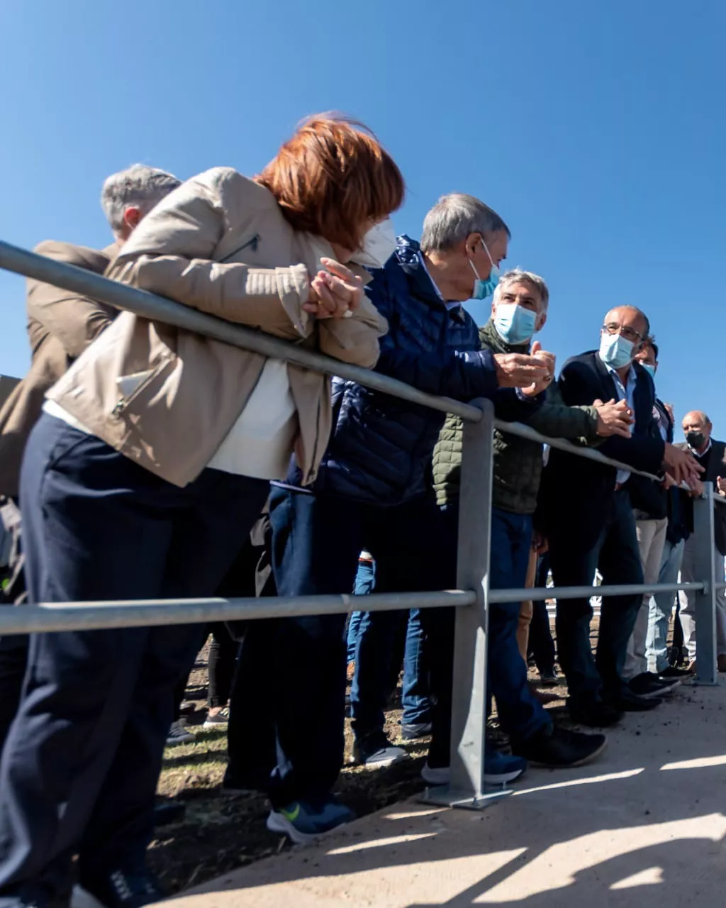 Schiaretti y Llaryora supervisaron el funcionamiento de  la nueva planta de líquidos cloacales de bajo grande