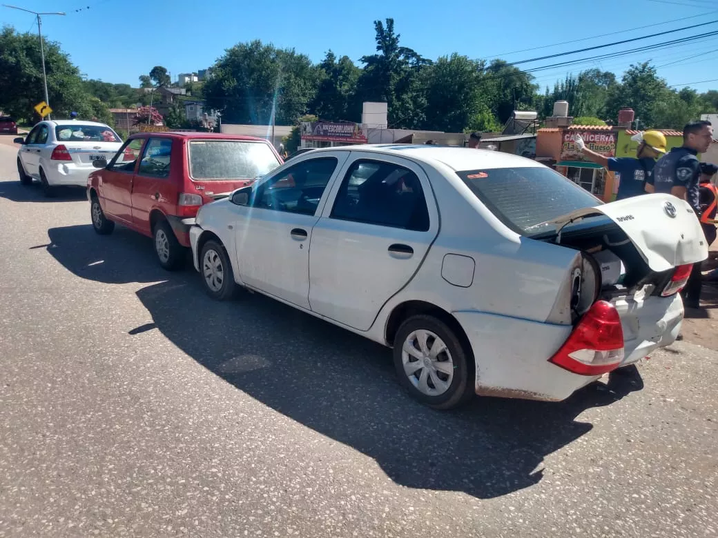 Embalse: 4 vehículos chocaron por alcance sobre la ruta 5