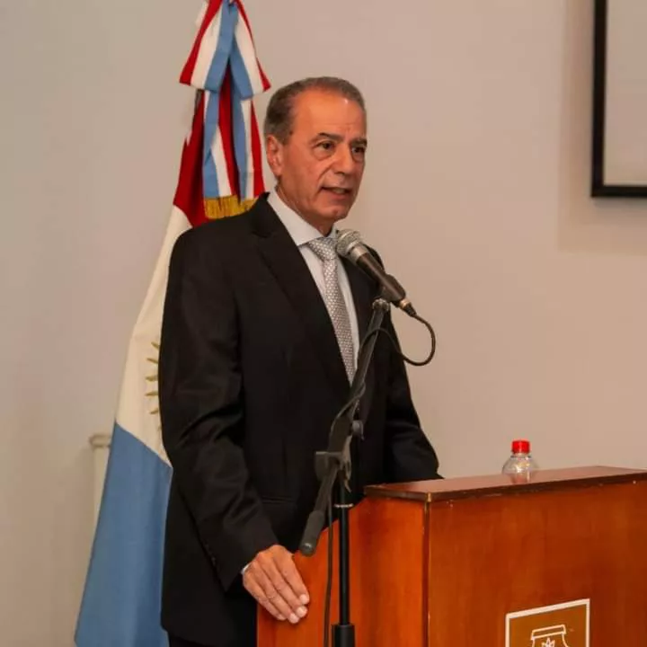 Oscar Santarelli anuncio que se abren las inscripciones para el.colegio a construirse