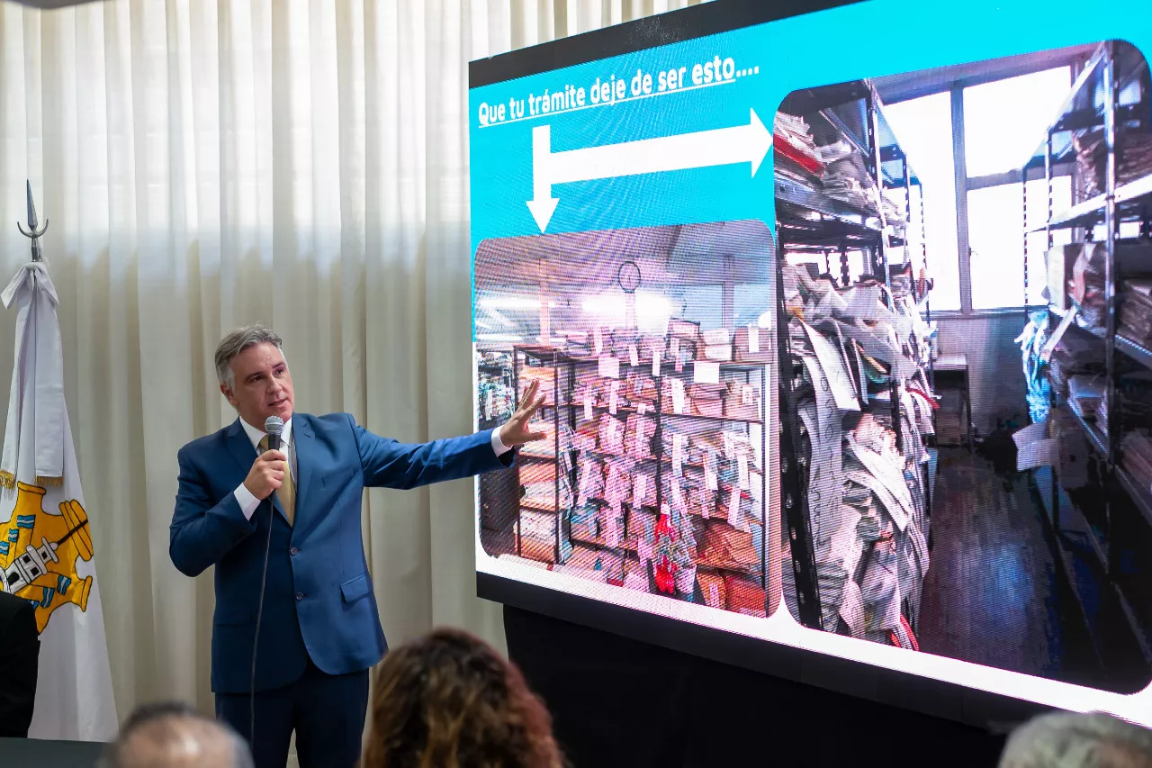 El intendente Martín Llaryora presentó hoy la Plataforma de Obras Privadas Digital, herramienta desarrollada por la Muni