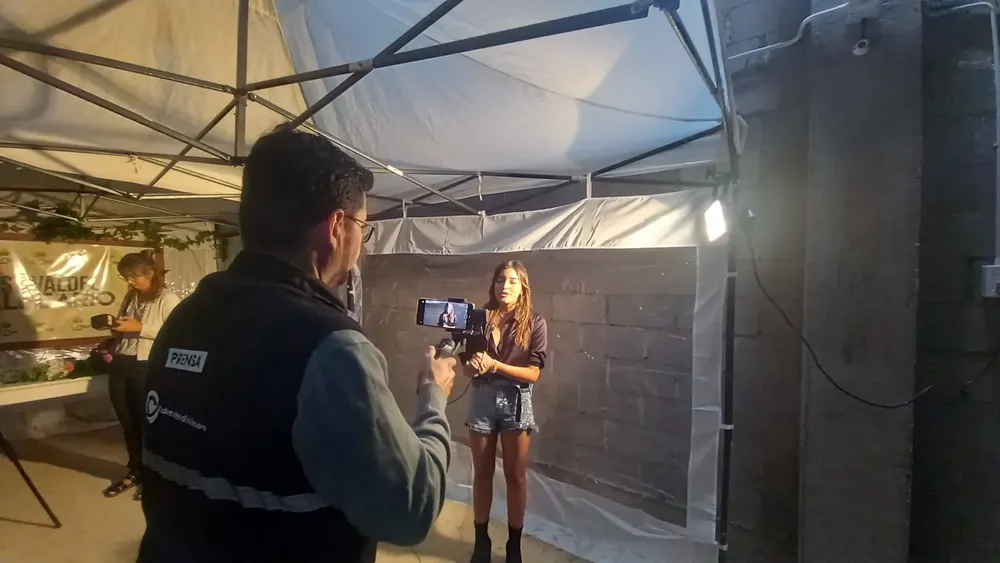 CEL TRABAJANDO 01