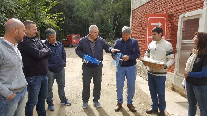 Gonzalez entregó máscaras y huevos de pascuas 03