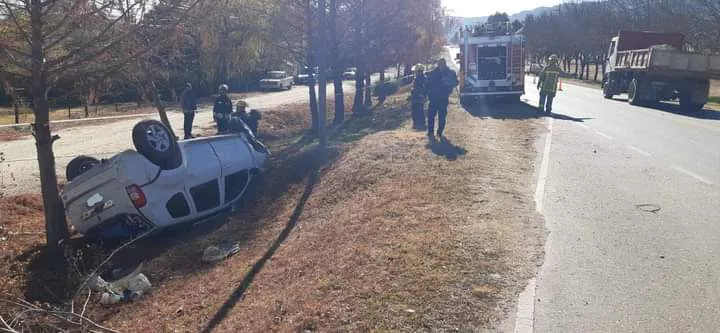 Villa General Belgrano: un automóvil volcó sobre la ruta 5