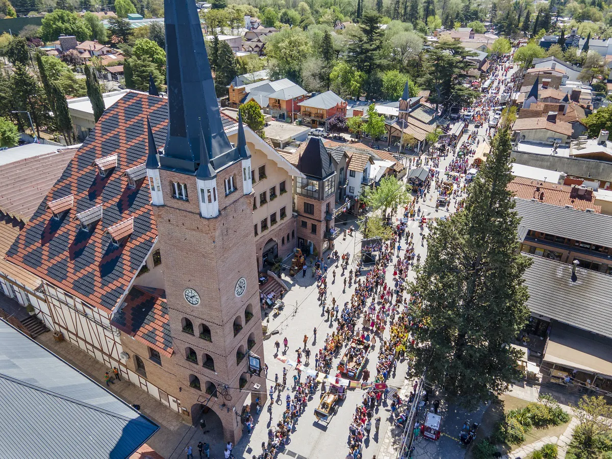 Desfile centro Oktoberfest de Villa General Belgrano (1)