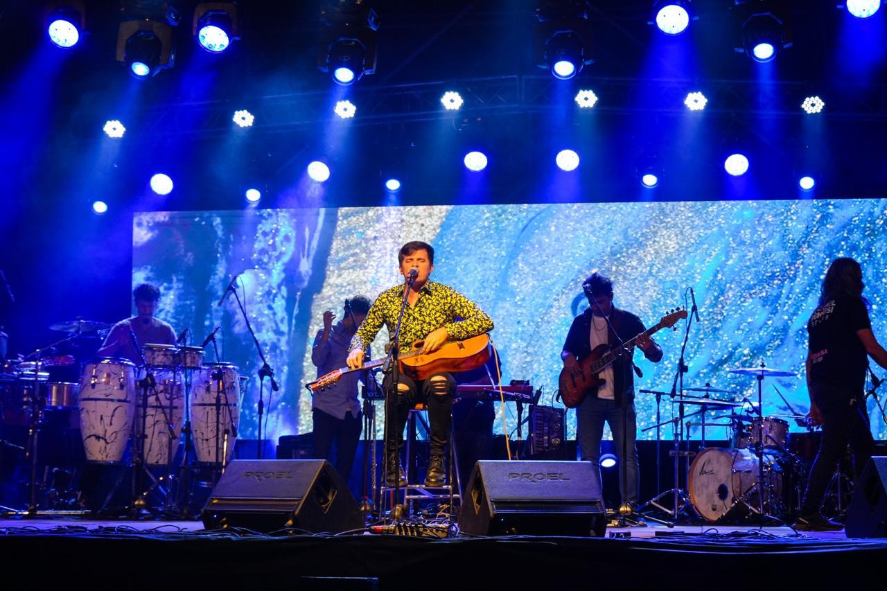 f23d25d2-60a4-4320-83d8-d604e6d4c8af