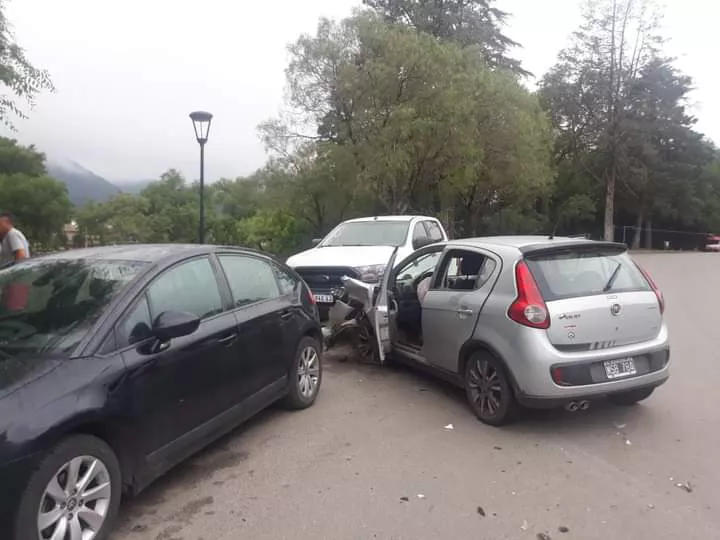 Accidente entre una motocicleta y un automóvil