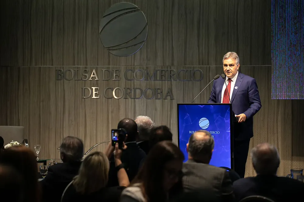 Martin Llaryora propone crear una policía municipal entrenada en el uso de armas no letales