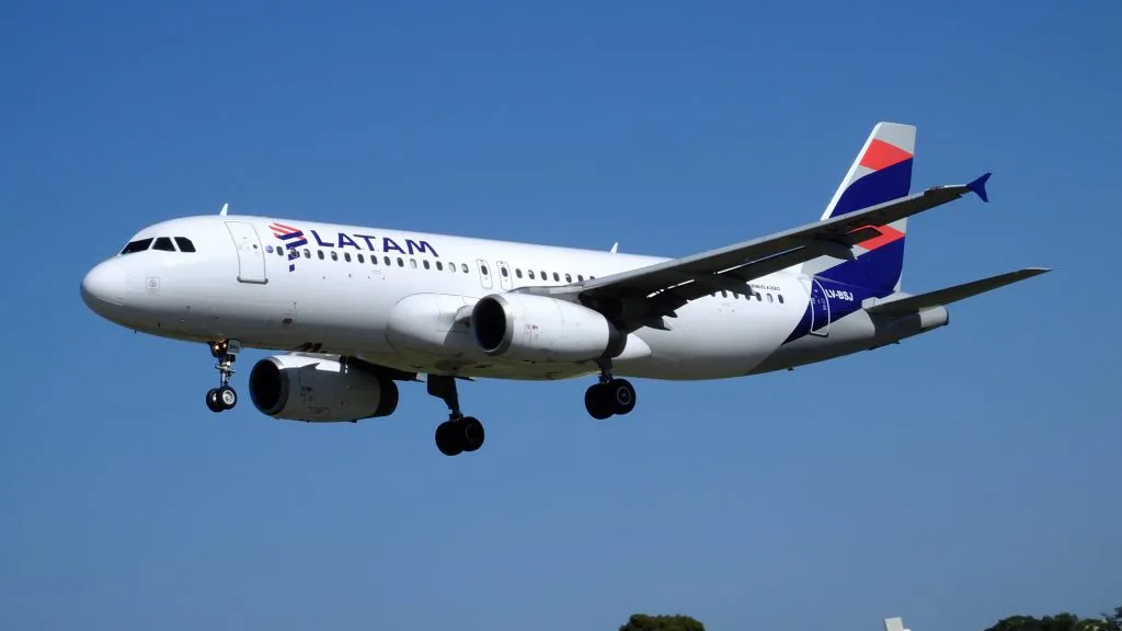 LATAM_A320-233_LV-BSJ_33907622701-1024x576
