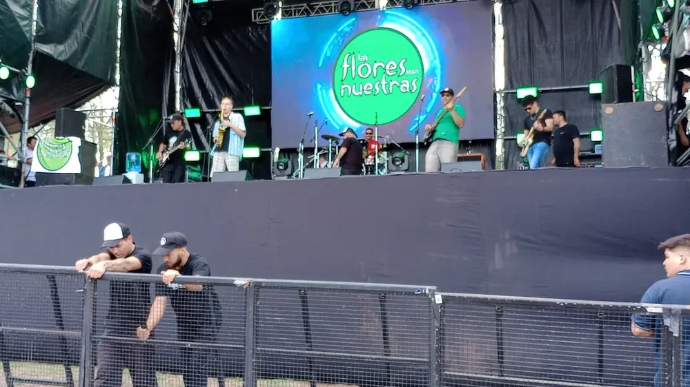 las flores son nuestras banda