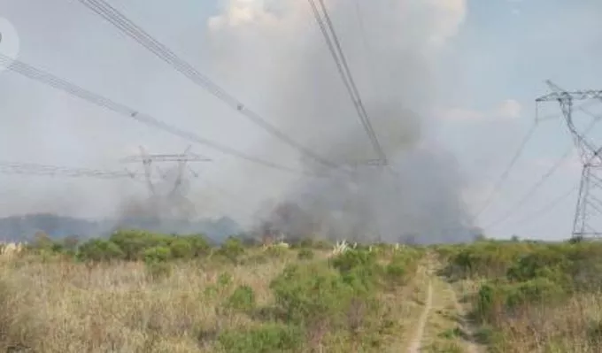 Un incendio en un campo fue el causante del corte masivo de energía 