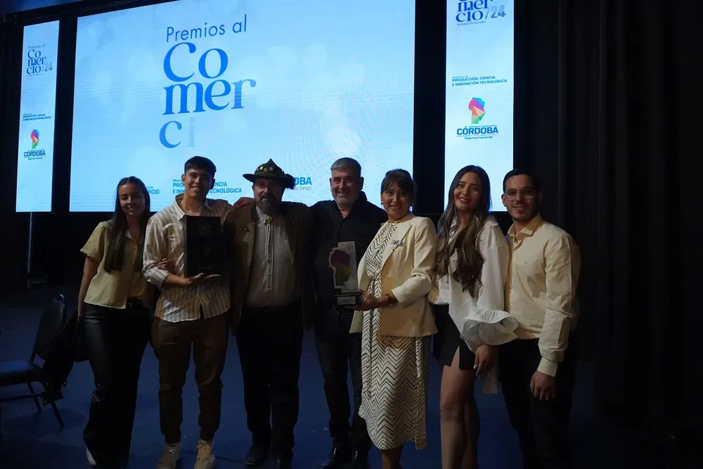 La familia de Von König luego de recibir el premio