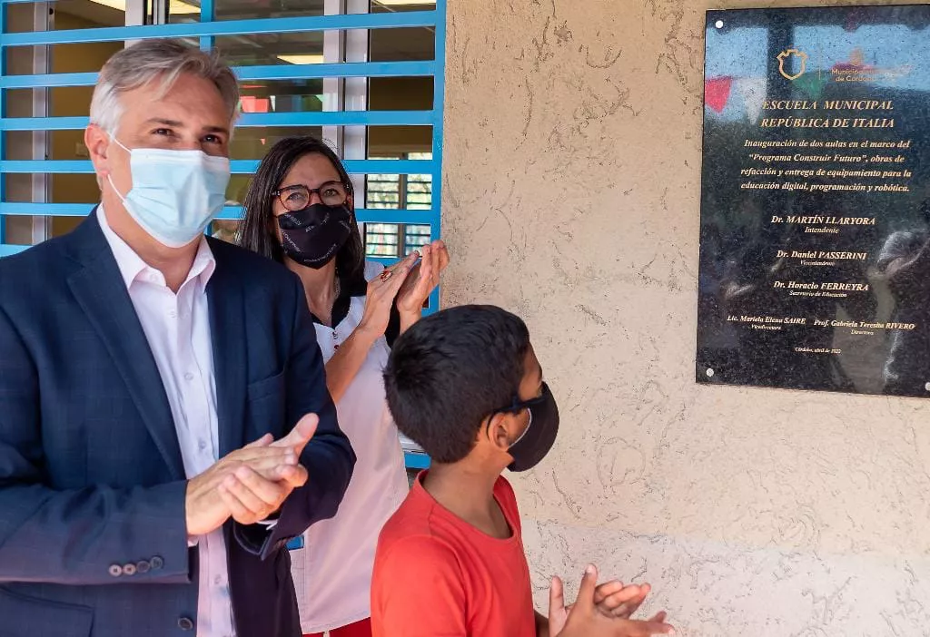 El intendente de la Capital provincial, Martín Llaryora, encabezó en la escuela República de Italia, ubicada en barrio C