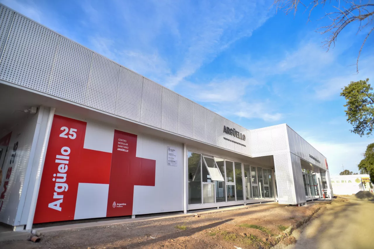 Llaryora recorrió las obras de un nuevo hospital de pronta atención