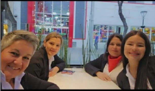 grupo de las alumnas que realizaron el trabajo
