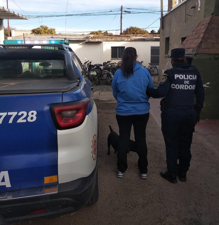 MUJER DETENIDA EN ALMAFUERTE