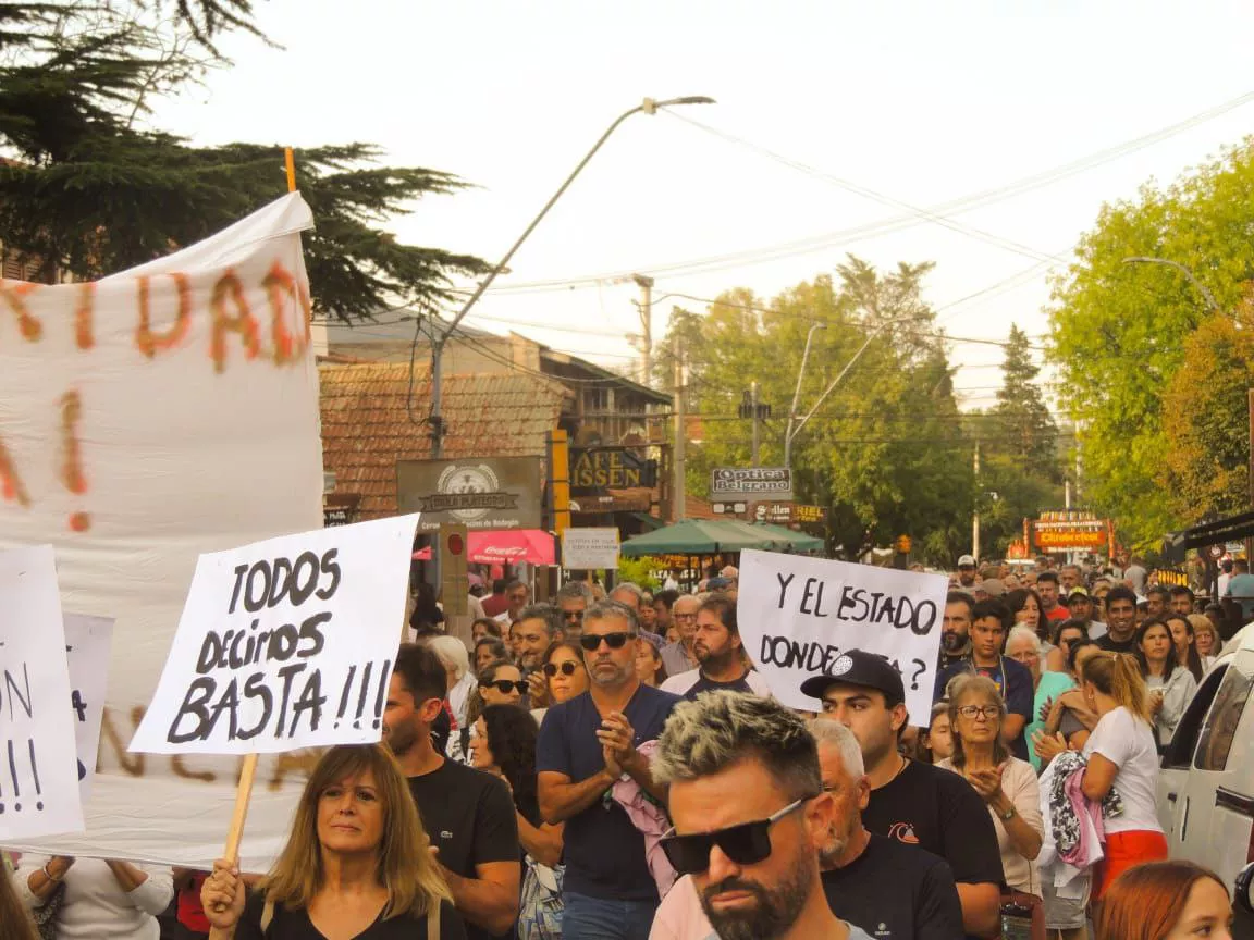 Marcha en reclamo de mayor seguridad en Villa General Belgrano. Gentileza: Alejandro Montbrun