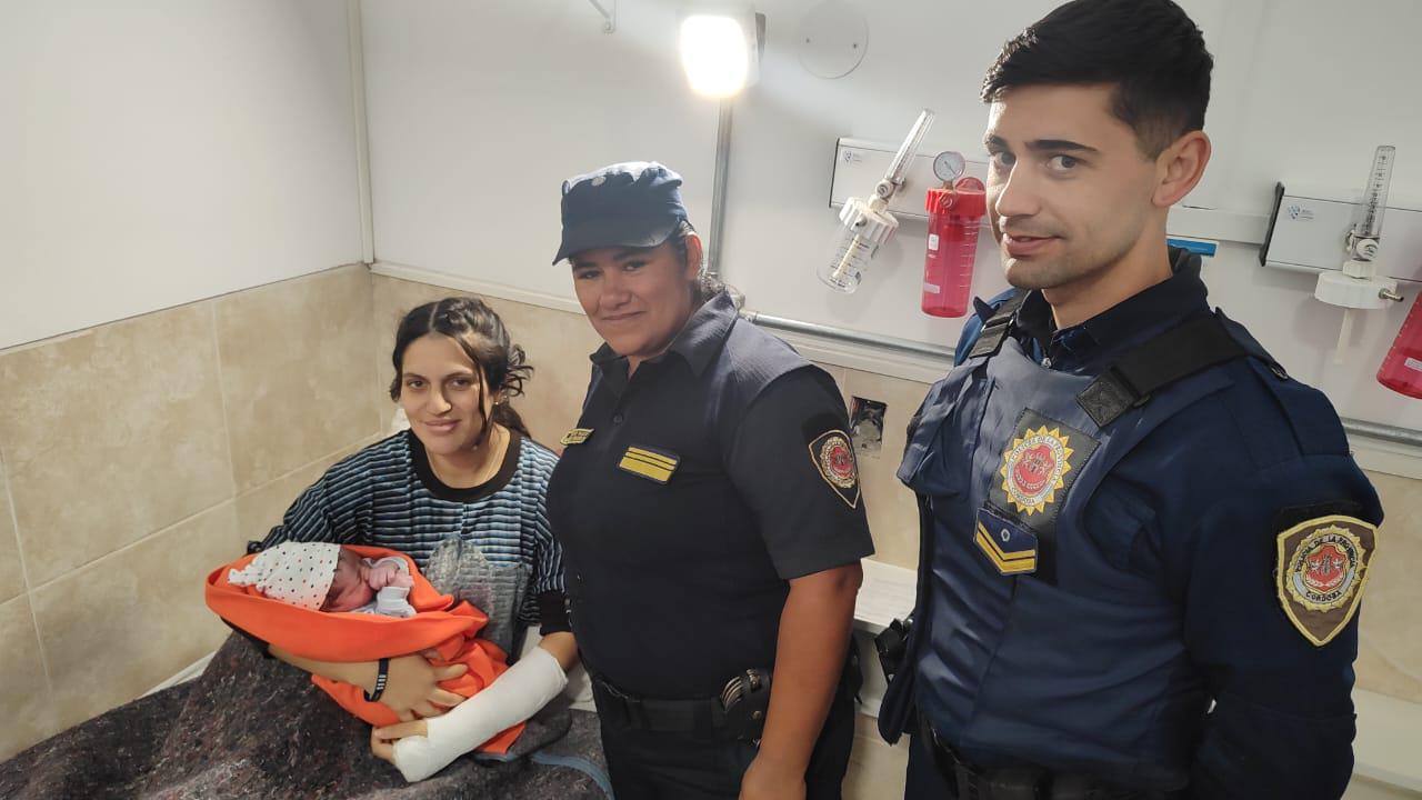 Nace un bebe en un movil policial 