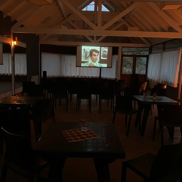 Cineclub Agitanoches en Villa General Belgrano 