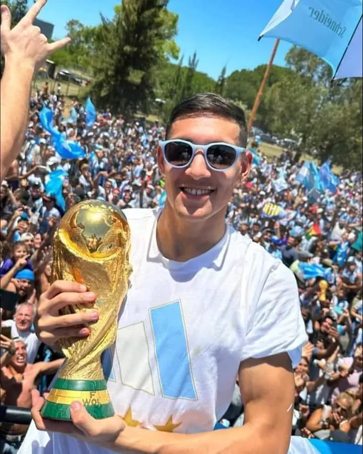 Nahuel Molina festejando