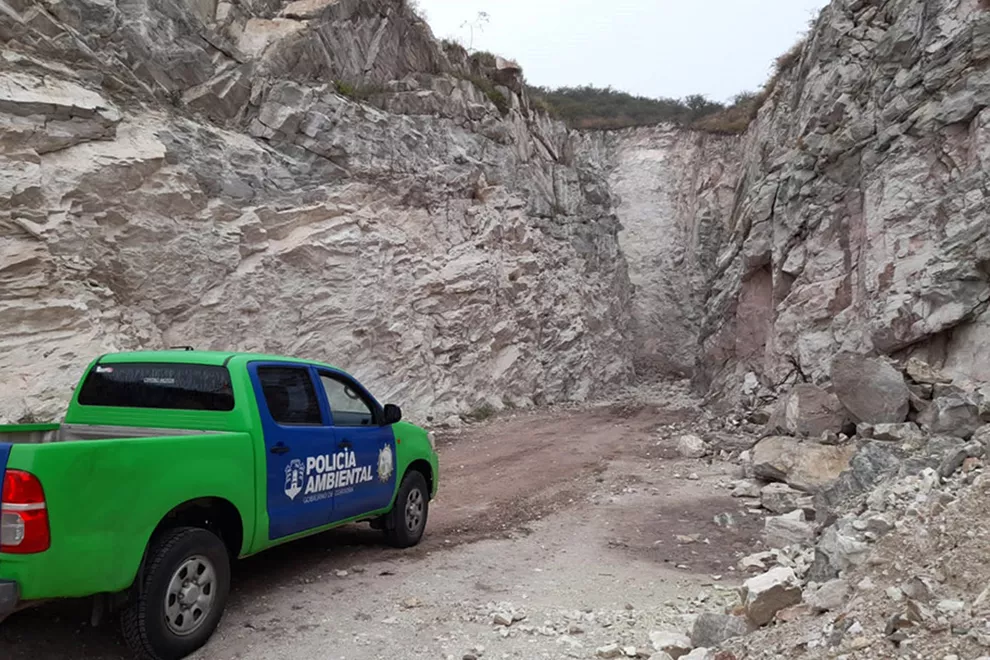 Policia ambiental canteras