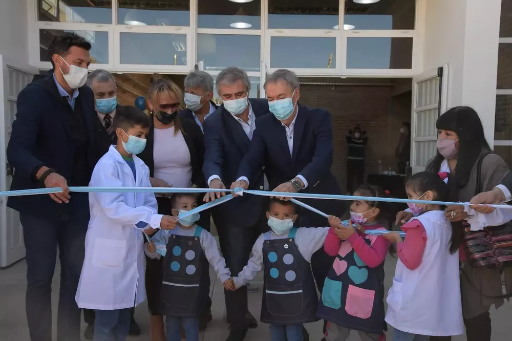 Schiaretti inauguró dos nuevas escuelas en Embalse