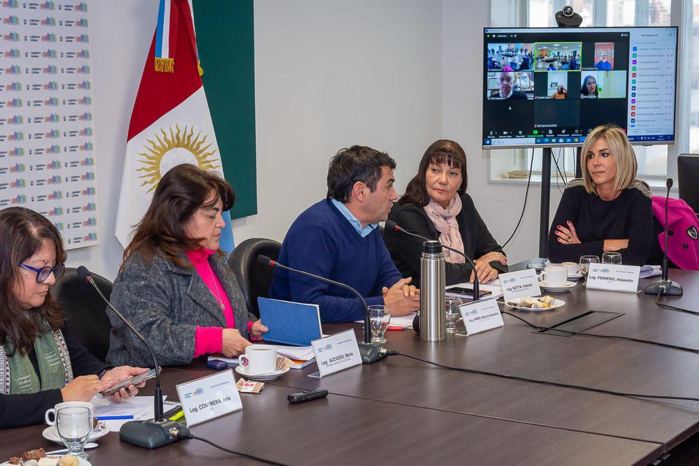 f30132aa-db84-44e2-bb7b-e7a1709be9cc