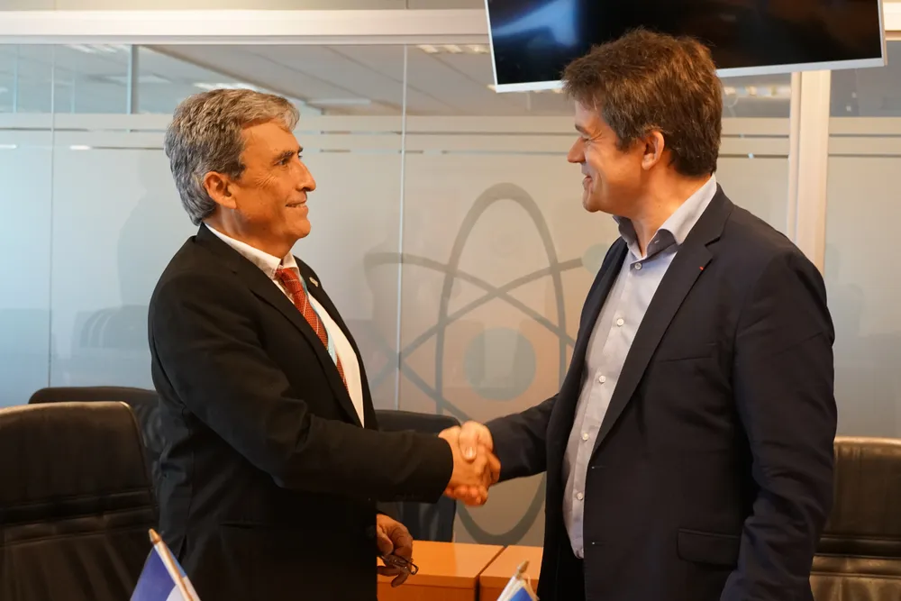 Alberto Lamagna y Francois Gauche tras la firma (1)