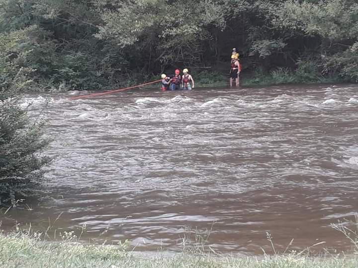 Rescate en Río Los Reartes Foto: Bomberos Villa Gral Belgrano