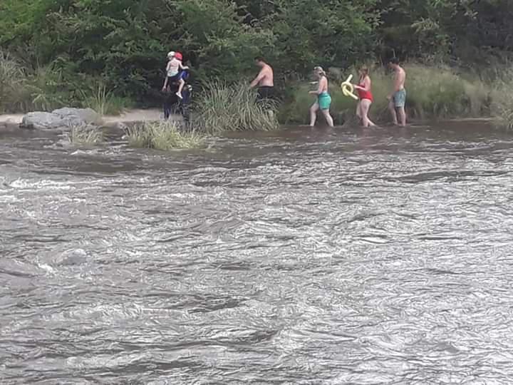 Rescate en Río Los Reartes Foto: Bomberos Villa Gral Belgrano